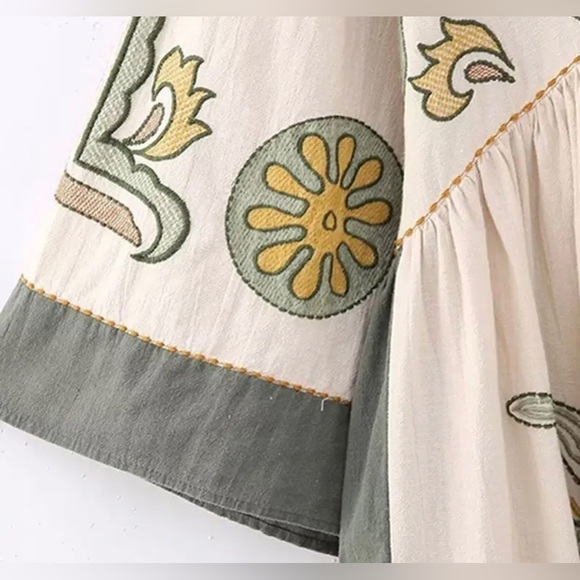 Sweet Clarise Embroidered Loose Fit Floral Mini Dress - Picture 10 of 14